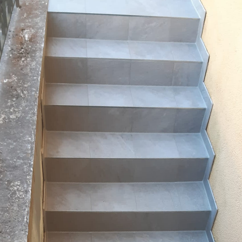 Fliesenverlegung Aussentreppe